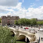 Pick A Flat\'s Apartments in Saint Louis - Quai des Orfèvres