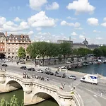 Pick A Flat\'s Apartments in Saint Louis - Quai des Orfèvres