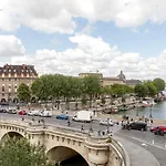 Pick A Flat\'s Apartments in Saint Louis - Quai des Orfèvres